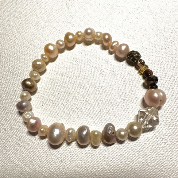 Pearl beaded  stretchy bracelet - Picture 1 of 10